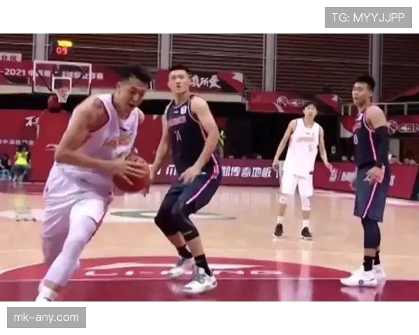 走步和两次运球有什么区别?新手必知的篮球违例规则解析 走步和两次运球有什么区别?新手必知的篮球违例规则解析